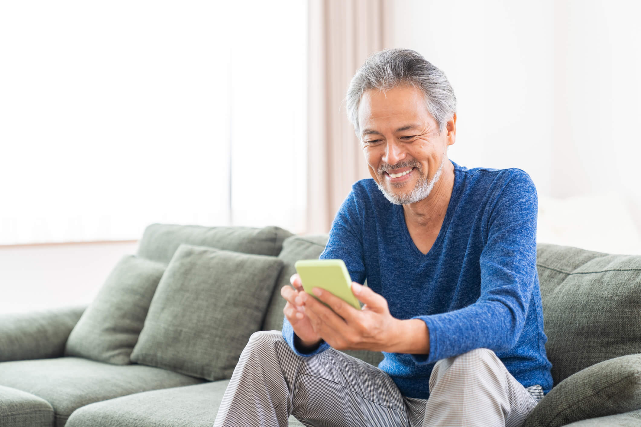 elderly man who uses smart phone,