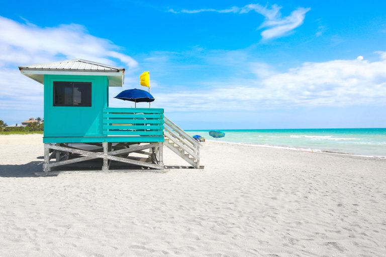 Turquoise lifeguard hut on a Florida beach